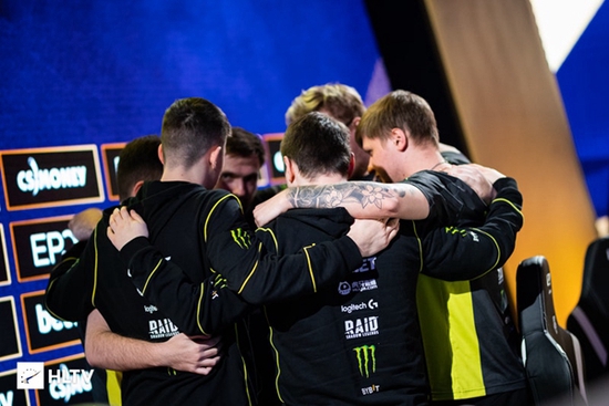 中国战队在机器人足球世界杯中勇夺冠亚军